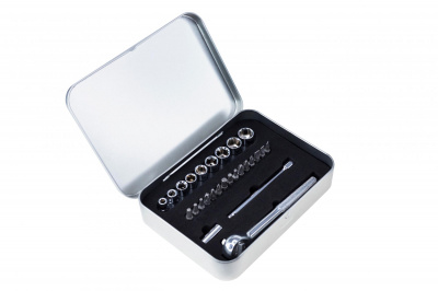 Набор инструментов в металлическом кейсе